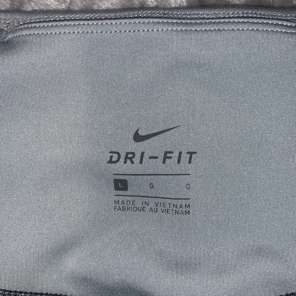 Nike Dri-Fit Ankle length leggings.  ‎ Size Large.
